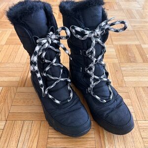 Sorel Black Winter Boots with Patterned Laces